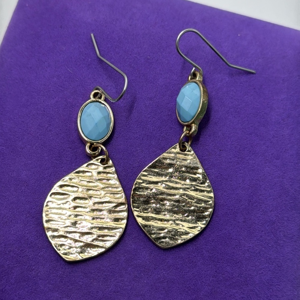 💛 Gold Tone Blue Gem Hook Earrings
